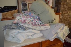 lot 249 image: Assorted Bedding