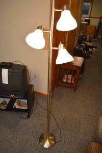 lot 260 image: 3 Bulb Standing Lamp