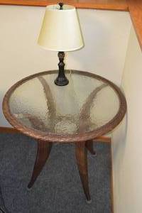 lot 256 image: Glass End Table  Table Lamp