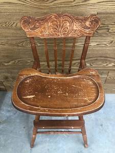 lot 19 image: Wood High Chair