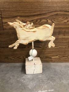 lot 20 image: Wood Tabletop Decor