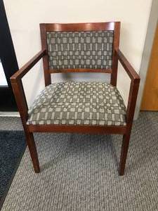 lot 40 image: 4 - Wood Office Chairs