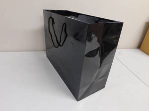 lot 43 image: Black Gloss Gift Bags - 16 x 6 x 12