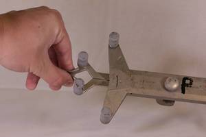 lot 26 image: 2 Buret (Burette) Clamps
