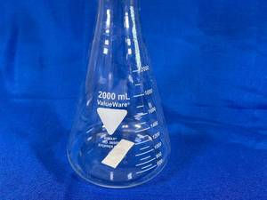 lot 11 image: 2000ml Erlenmeyer Flask