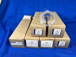 lot 15 image: 6 100ml Graduated Cylinders