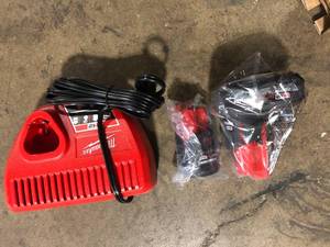 lot 34 image: Milwaukee M12 12-Volt Lithium-Ion High Output 5.0 Ah and 2.5 Ah Battery Packs and Charger Starter Kit  Customer Returns See Pictures