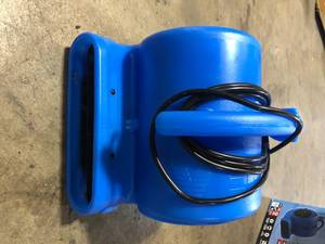 lot 39 image: B-Air 14 HP Air Mover Blower Fan for Water Damage Restoration Carpet Dryer Floor Home and Plumbing Use in Blue Customer Returns See Pictures