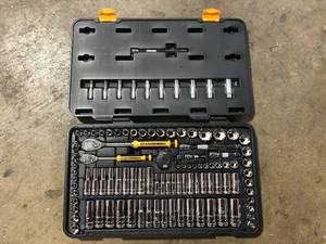 lot 42 image: GEARWRENCH 14 in. and 38 in. Drive 6-Point Standard & Deep SAEMetric 90-Tooth Ratchet and Socket Mechanics Tool Set (106-Piece)    Customer Returns See Pictures