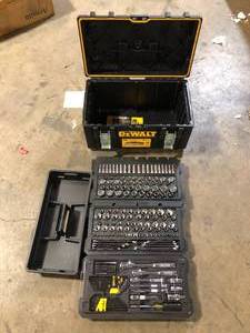 DEWALT Mechanics Tool Set (226-Piece) with TOUGHSYSTEM 22 in. Medium Tool Box  Customer Returns See Pictures