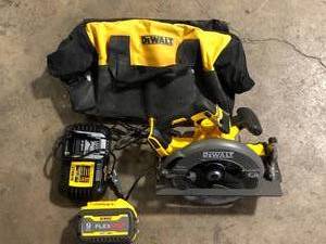 DEWALT FLEXVOLT 60V MAX Cordless Brushless 7-14 in. Sidewinder Style Circular Saw with Brake with (1) FLEXVOLT 9.0Ah Battery    Customer Returns See Pictures