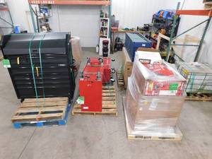 HARDWARE AND TOOLS - 6 Pallets - Loaded with Name Brand Tools & Tool Boxes - Retails $18,683