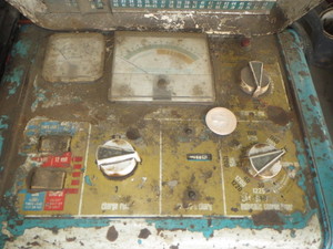 lot 23 image: Battery Tester & Charger