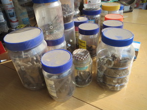 lot 25 image: Nails & Screws
