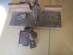 lot 32 image: Antique Miterbox