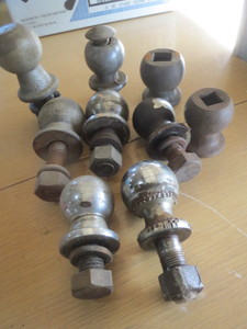 lot 33 image: Towing Balls