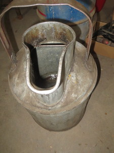 lot 38 image: Skelly Oil Bucket