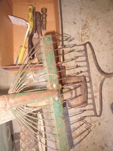 lot 7 image: 13 Lb. Maul   Misc yard items