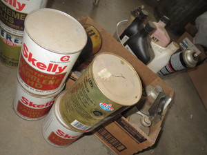 lot 13 image: Motor Oil