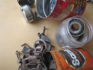 lot 54 image: Ford Hubs