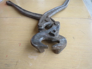 lot 84 image: Chain Cutter