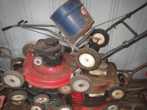 lot 101 image: Lawn Mowers