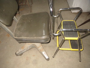 lot 118 image: Chairs