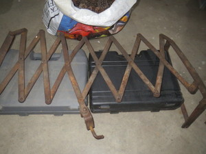 lot 121 image: Antique Model T Luggage Guard