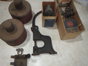 lot 123 image: Smudge Pots