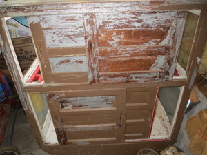 lot 135 image: Antique Display Case