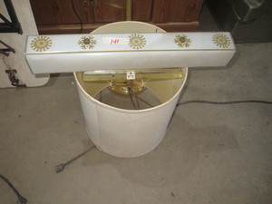 lot 141 image: Floor lamp