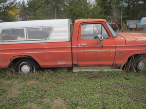 lot 161 image: Ford Pickup For Parts