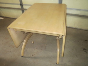 lot 184 image: Drop Leaf Table