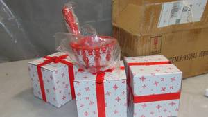 lot 5 image: Temp-tations Holiday Set of 3 Bowls with knives NEW