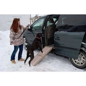 lot 41 image: Pet Gear Carpeted Short Bi-Fold Pet Ramp NEW