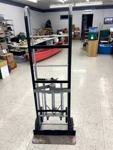 lot 3 image: Roughneck Furniture Cart