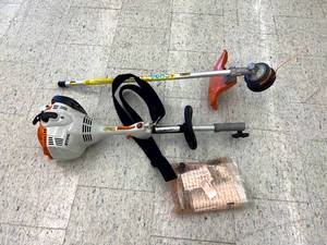 lot 4 image: New Stihl KM56RC Trimmer