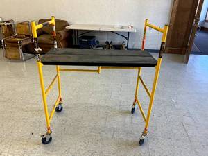 lot 7 image: Rolling Scaffold 41