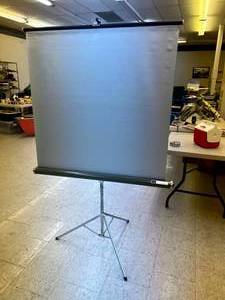 lot 18 image: Projection Screen