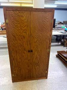 lot 34 image: Oak Wall Cabinet