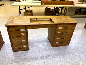 lot 35 image: Oak Sewing Desk