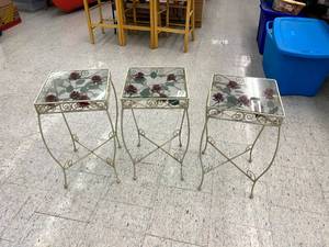 lot 42 image: 3 Small Glass Top Tables