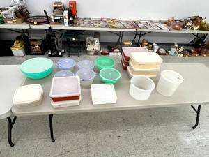 lot 47 image: Tupperware