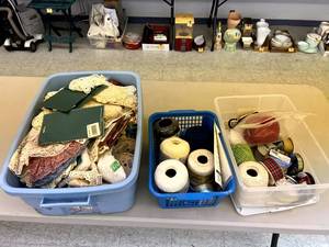 lot 49 image: Crafting Supplies