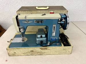 lot 59 image: 7 Jewel Automatic Zig-Zag Sewing Machine