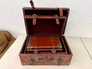 lot 71 image: Small Nesting Suitcases