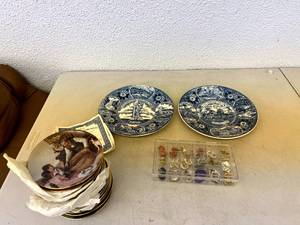 lot 94 image: Collector Plates & Jewelry