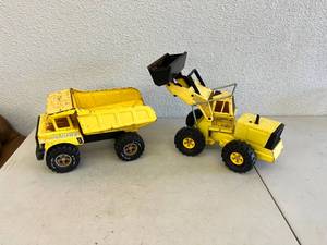 lot 117 image: Nylint Dump Truck & Tonka Payloader