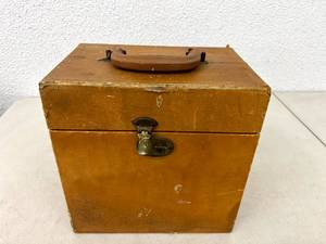 lot 141 image: Box of Old Records