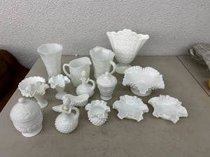 lot 146 image: Milk Glass